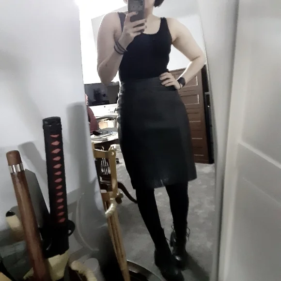 VTG Leather Pencil Skirt - Picture 4 of 9